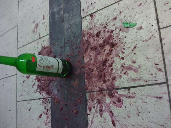 Vino rosso vomit