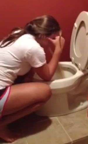 Hottie over toilet vomit