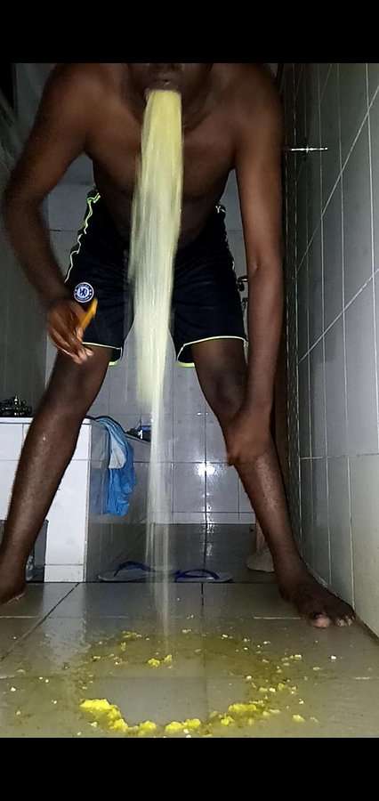 A huge puke : potage (1) vomit