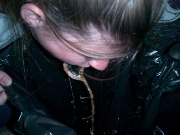 Girl vomit in trascan 3! vomit